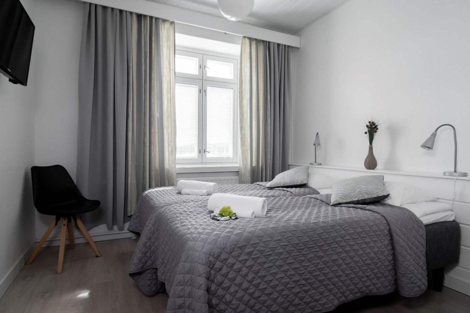 Ik Hotel & Camping Кеуруу Номер фото
